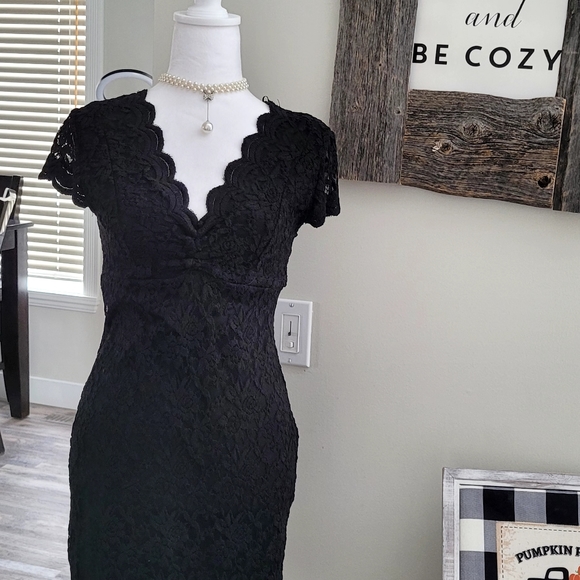 U2B Urban Basics Black Lace Dress and vintage Pearl Choker - Picture 1 of 7